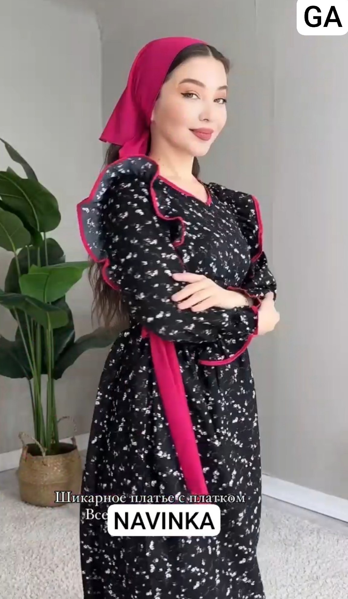 Ayollar uchun ko'ylak ro'mol bilan