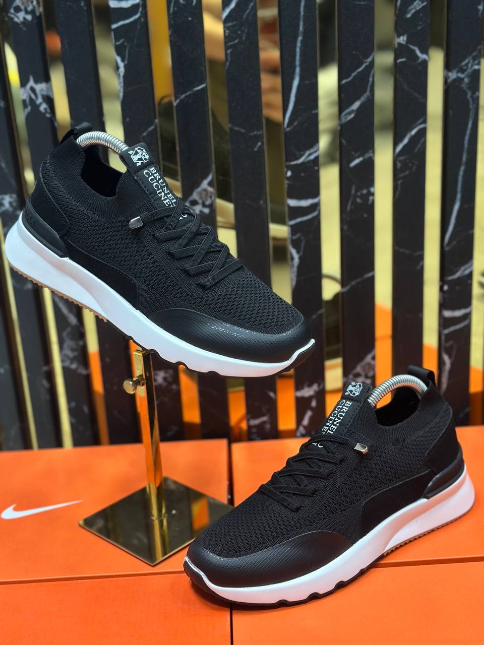 Erkaklar uchun skechers