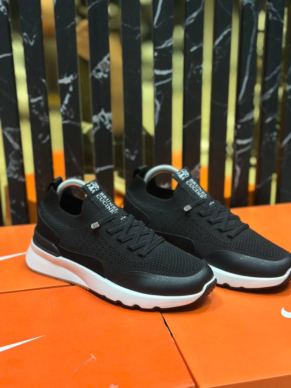 Erkaklar uchun skechers
