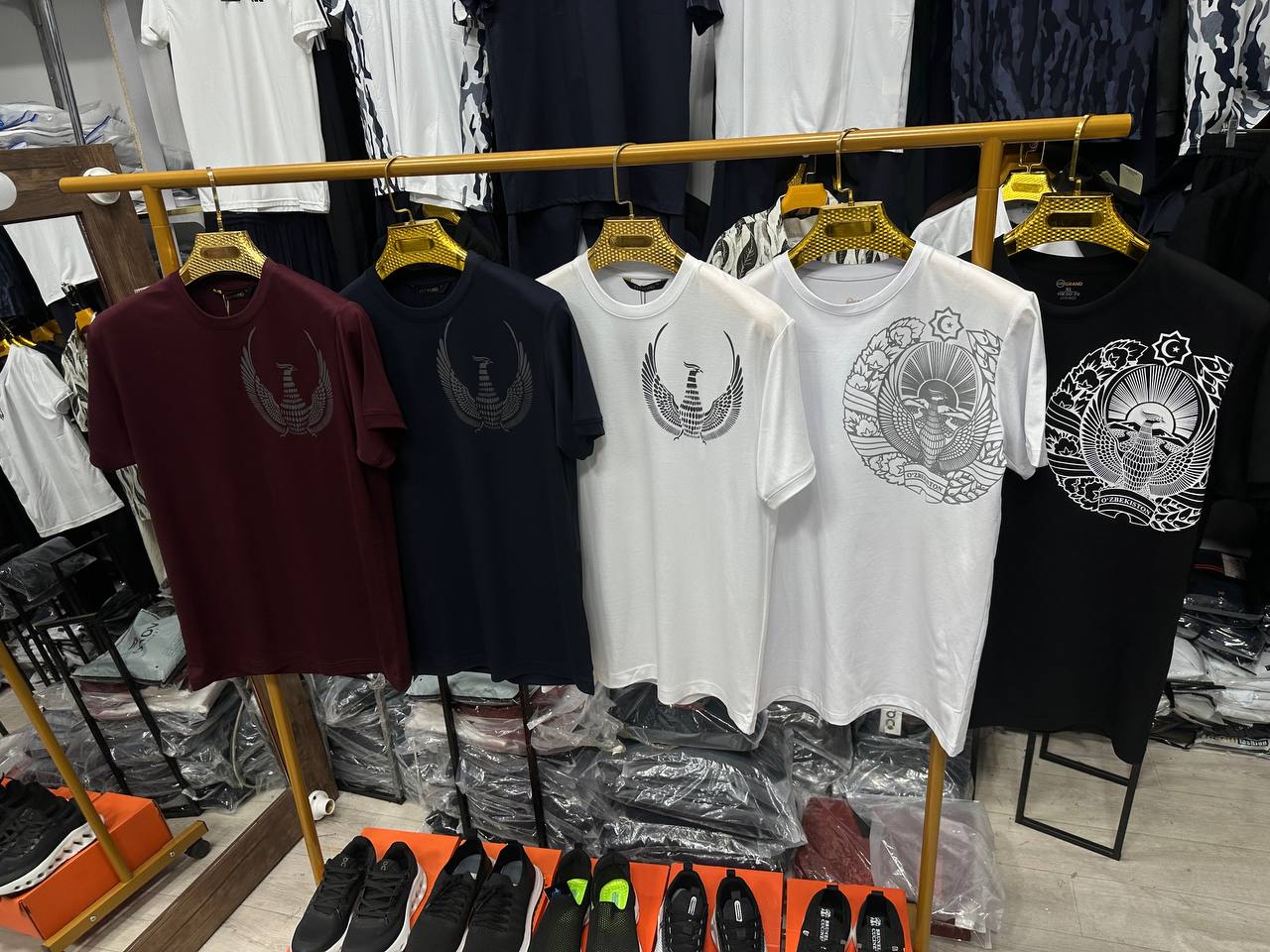 Erkaklar uchun futbolka